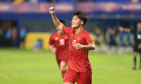 Tiền đạo U22 Việt Nam không ngán hậu vệ cao to của Singapore