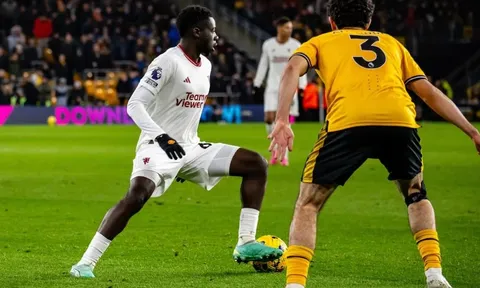 Tiền vệ trẻ ấn tượng không kém Mainoo trước Wolves
