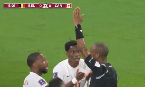 'Tiếng còi méo' giết chết giấc mơ lịch sử của Canada