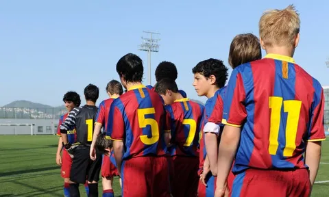Tiết kiệm chi phí, Barca cắt suất ăn trưa đội trẻ