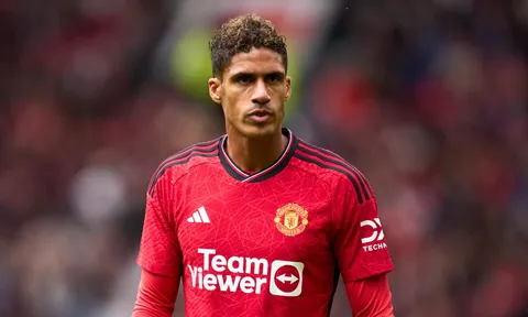 Ten Hag cho Varane 'lên đường' ngay tháng Giêng