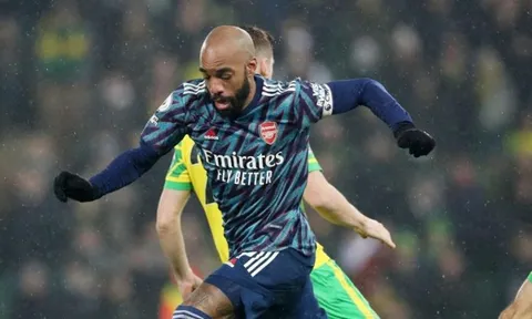 Tỏa sáng rực rỡ, Lacazette vẫn gieo sầu cho Arsenal