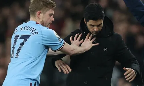 Toàn cảnh De Bruyne thô bạo với Arteta, bị CĐV Arsenal tấn công