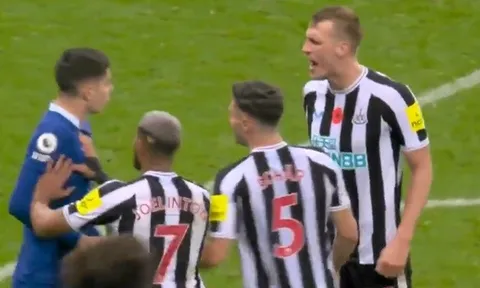 Toàn cảnh Havertz xô xát với sao Newcastle