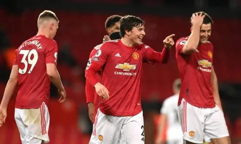 "Tôi đảm bảo Man United sẽ không giành được bất cứ danh hiệu nào"