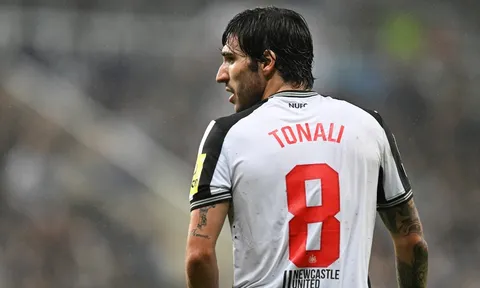 Tonali treo giò, Newcastle tính cuỗm 'mad dog' của Man United