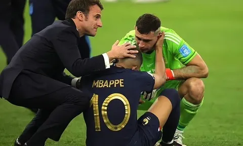 Tổng thống Pháp an ủi, Mbappe hành động khác lạ