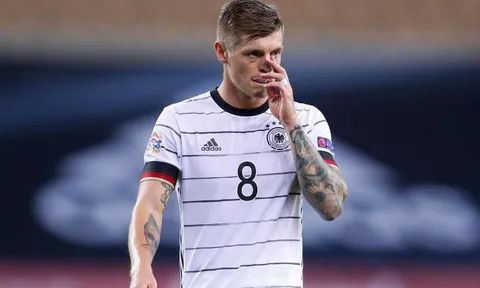 Kroos bỡ ngỡ sau quãng thời gian vắng bóng ở tuyển Đức
