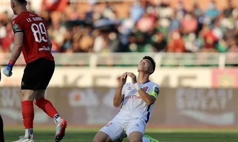 Tấm vé xuống hạng tại V-League 2023 có chủ
