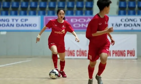 Trần Thị Duyên đá futsal