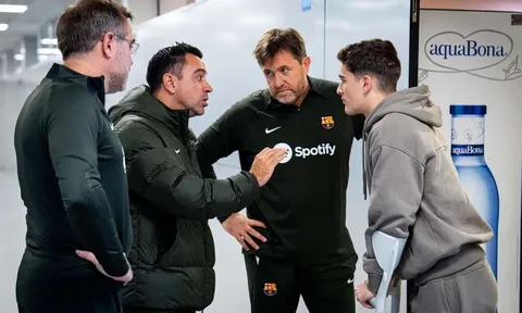 Tranh cãi với trọng tài, Barca mất HLV hai trận tới