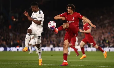 Klopp ngả mũ với Alexander-Arnold