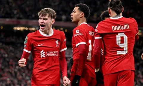 Trent Alexander-Arnold chưa già, Liverpool đã có sẵn người thay thế