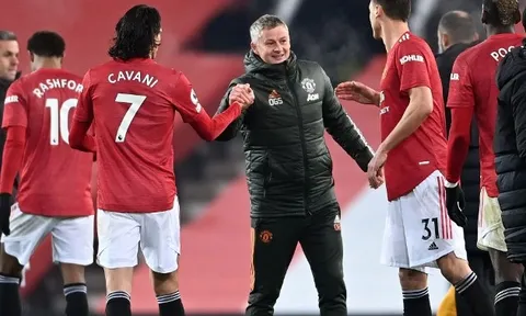 Trevor Sinclair chỉ rõ điểm yếu nơi đội hình Man Utd