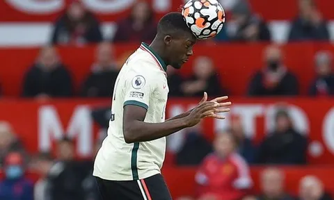 Trình diễn tại thành Manchester, tân binh Liverpool là 1 người khổng lồ?