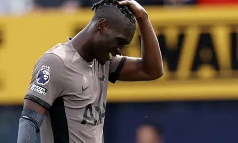 Trò hề ngu ngốc tạo dấu hỏi lớn tại Premier League