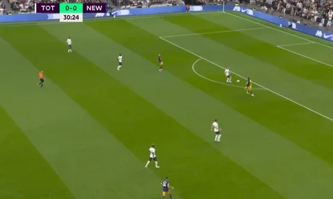 Trong 3 ngày, Lloris từ người ám ảnh Rashford trở thành gã tội đồ