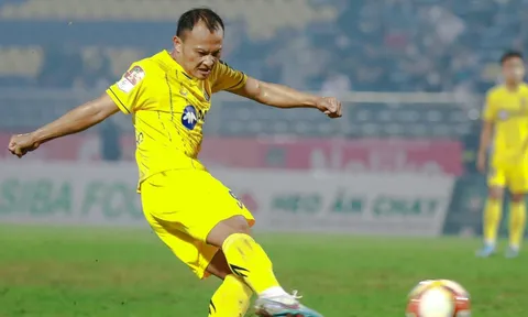 Rõ lý do Trọng Hoàng chưa ra sân cho SLNA mùa này