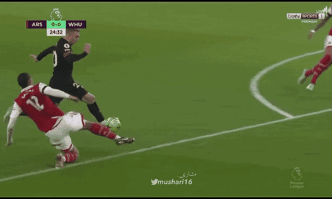 Trọng tài gây tranh cãi trong màn ngược dòng của Arsenal
