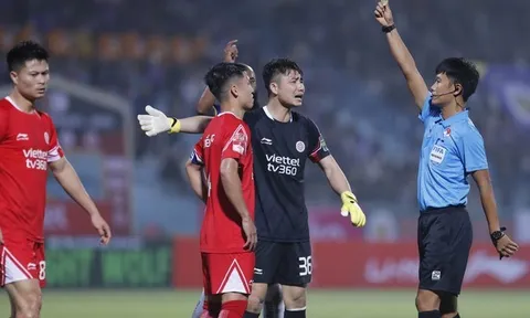 Trọng tài lại "gây bão" tại V-League