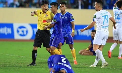Trọng tài Trương Hồng Vũ không thổi oan penalty cho Khánh Hòa