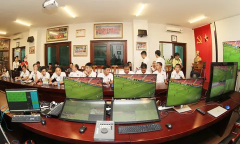 Trọng tài V-League sắp được thực hành công nghệ VAR