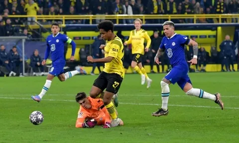 'Có lẽ ông chủ Chelsea sẽ mua toàn độ đội hình Dortmund'