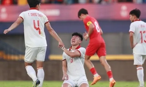 Trung vệ U22 Việt Nam phản lưới nhà được động viên
