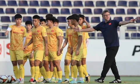 Trung vệ U22 Việt Nam tiết lộ vì sao HLV Troussier yêu cầu gắt