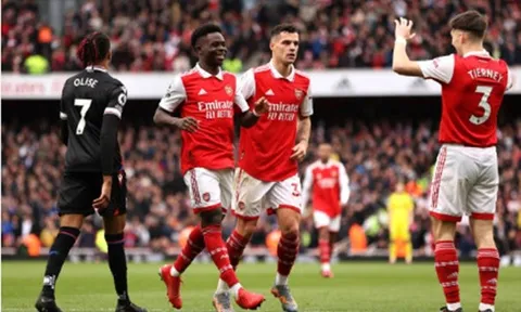 Trút cơn thịnh nộ, Arsenal tạo khoảng cách 8 điểm với Man City
