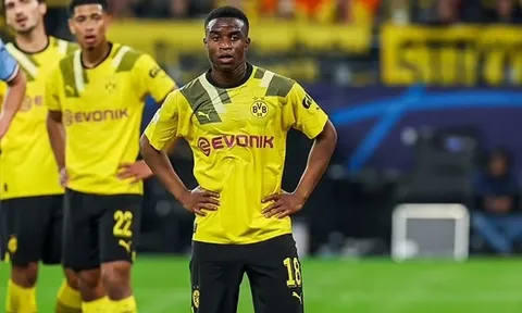 Truyền thông Đức phanh phui chuyện chấn động của thần đồng Dortmund