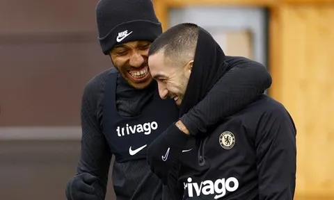 Hai cầu thủ Chelsea thích bài đăng sa thải HLV Potter