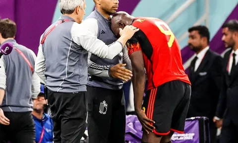 Tự oán trách bản thân, Lukaku gục lên Henry khóc nức nở