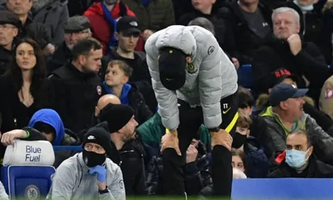 Tuchel cúi đầu, Chelsea tụt lại trong cuộc đua vô địch