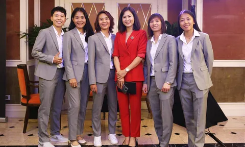 Tuyển nữ Việt Nam nhận quà đặc biệt trước ngày đi World Cup