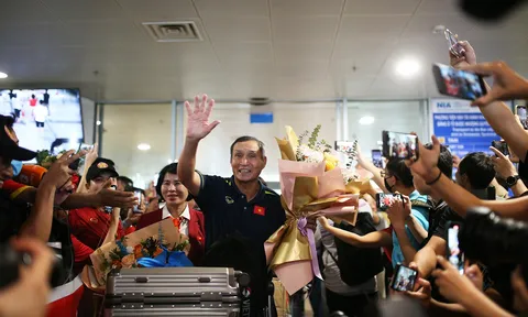 Tuyển nữ Việt Nam rộn ràng về nước sau kỳ World Cup lịch sử