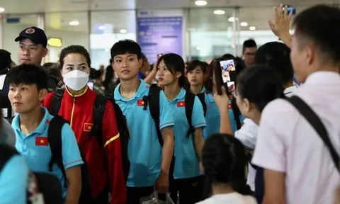 Tuyển nữ Việt Nam trở về sau chuyến tập huấn châu Âu