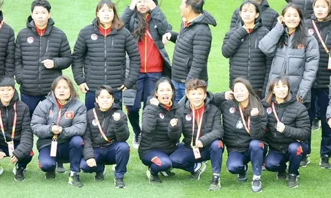 Tuyển nữ Việt Nam tươi rói trên sân Eden Park trước trận gặp Mỹ