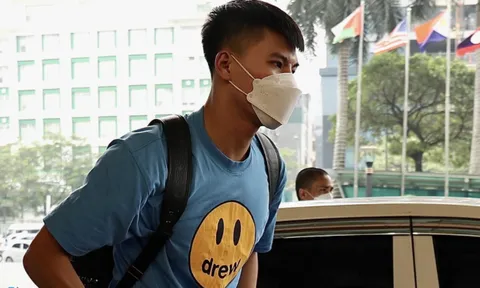 Tuyển thủ Việt Nam bị ngã xe trước ngày hội quân
