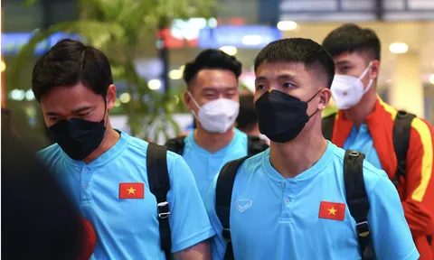 Tuyển thủ Việt Nam mệt mỏi vì chuyến bay trục trặc