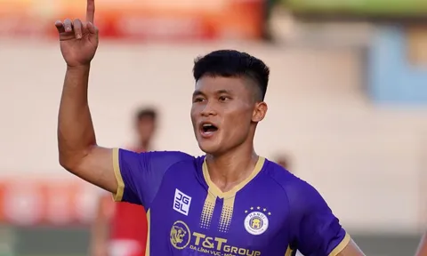 Tuyển thủ Việt Nam nhận cú đúp giải thưởng V-League tháng 10