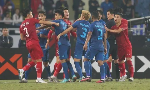 Báo Thái: "Việt Nam đang sợ"; Trợ lý HLV Polking thách thức phóng viên