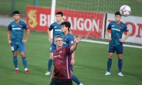 Tuyển Việt Nam đấu Hong Kong: HLV Troussier gây bất ngờ
