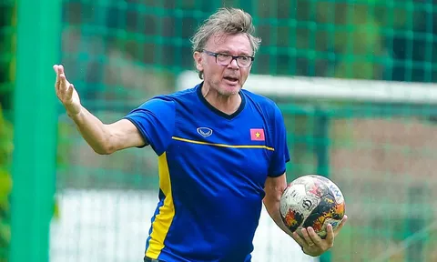 Tuyển Việt Nam: HLV Troussier và băn khoăn kỳ FIFA Days đầu tiên