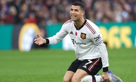 2 cầu thủ Man Utd hưởng lợi nếu Ronaldo bị tống khứ