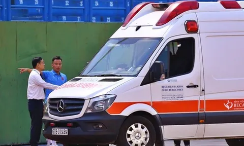 Cầu thủ nhập viện sau khi kiếm phạt đền cho Bình Dương