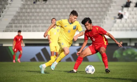 Công Phương ghi bàn, U18 Việt Nam thua ngược U18 Ukraine
