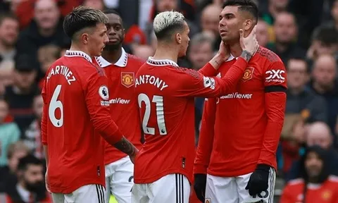 Phản ứng của HLV Ten Hag về thẻ đỏ của Casemiro