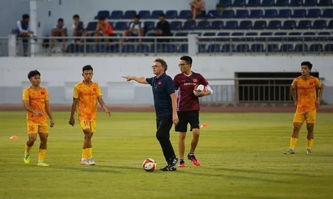 U22 Việt Nam chốt danh sách đi Campuchia; Hùng Dũng ra sân tại Hàn Quốc