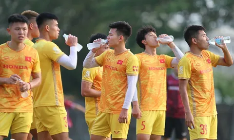 U22 Việt Nam nhọc nhằn dưới cái nóng 40 độ C ở Campuchia